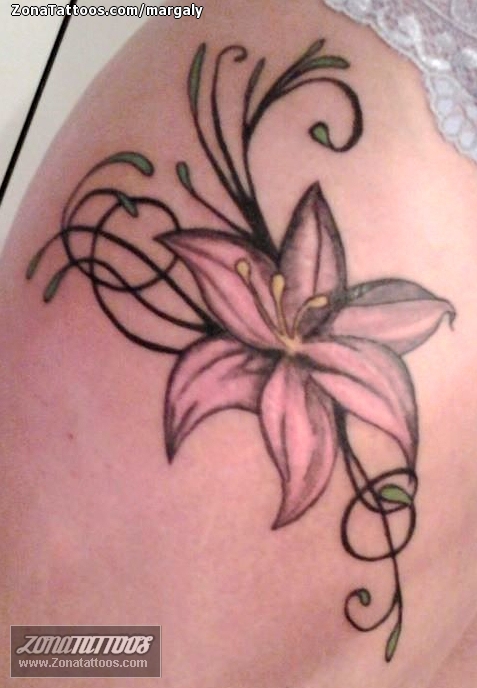 Tatuaje de Flores, Lirios, Muslo