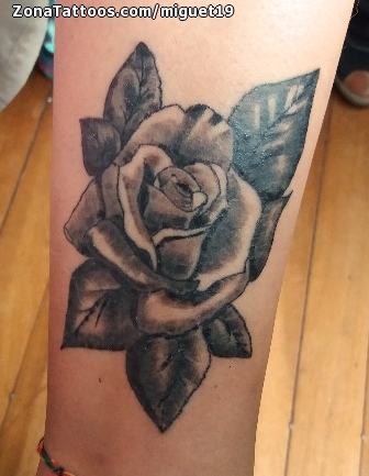 Tatuaje de Rosas, Flores, Pierna