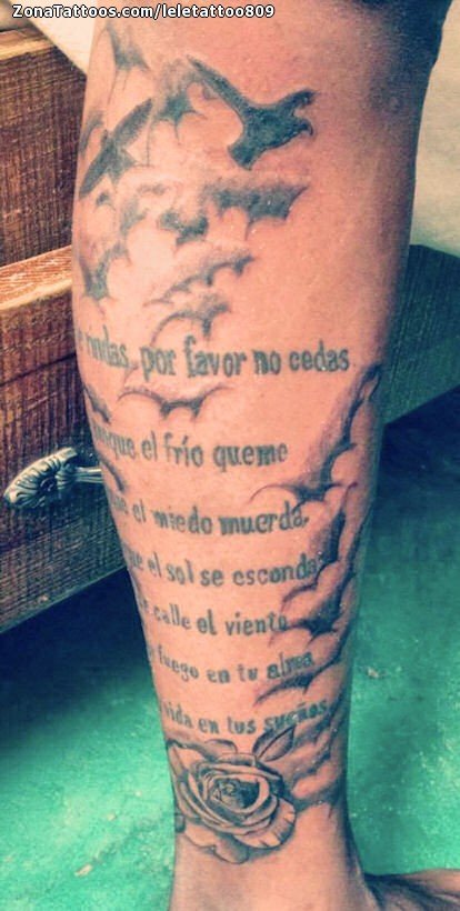 Tatuaje de Pierna, Nubes, Frases