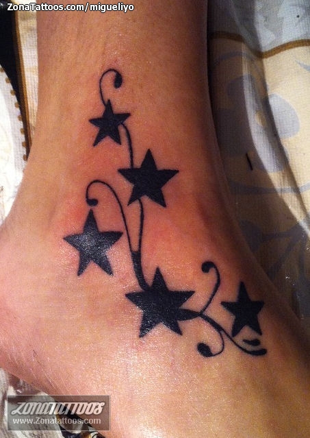 Black House Tattoo  Star of David linework small tattoo on ankle   Done in blackhousetattoo bhtprg tetovani tetovanipraha tetování kerka  praguetattoo tattooprague dnestetujem  Facebook