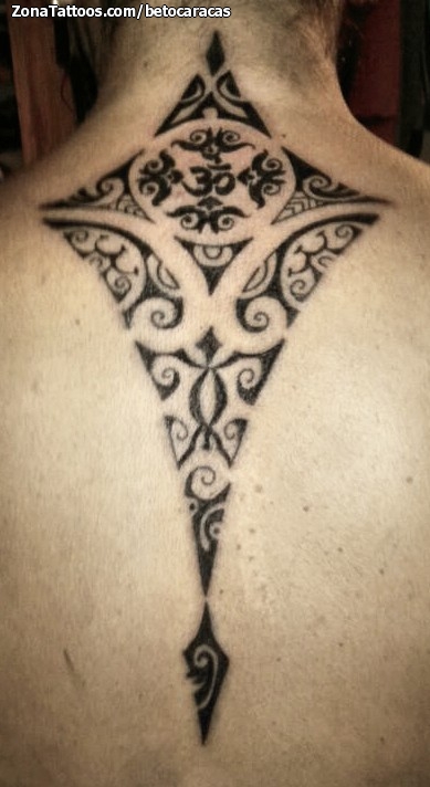 Tattoo of Maori, Spine