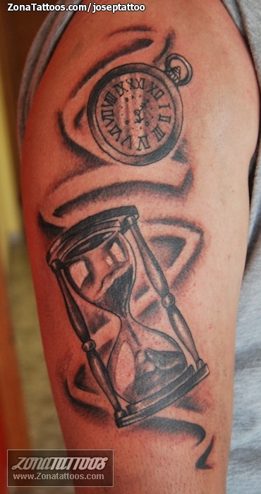 Tattoo of Clocks, Hourglass