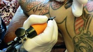 Proceso de tatuaje Dotwork o con puntillismo